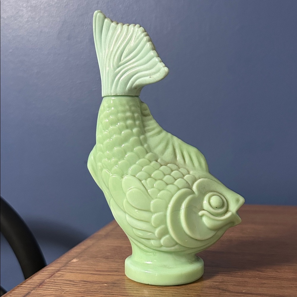 Avon Sea Spirit Cotillion Foaming Bath decanter